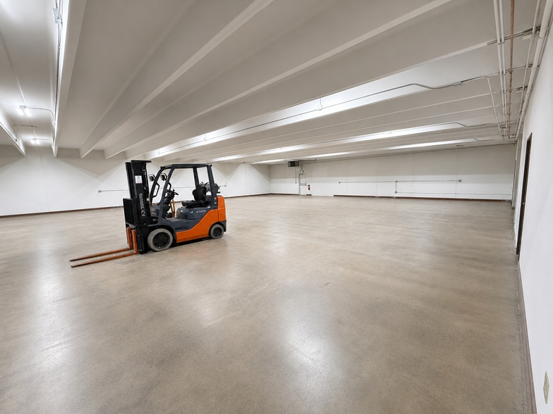 More Photos Of 180 Talamine Ct, Colorado Springs Distribution For Lease