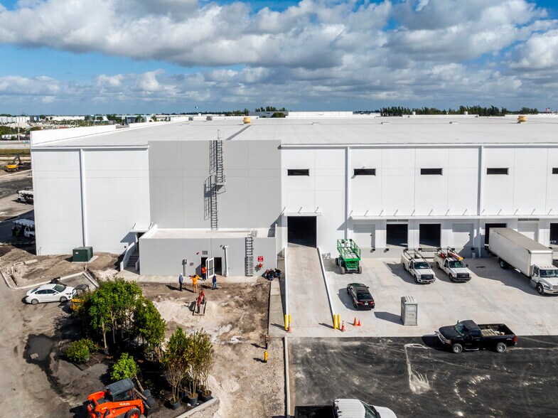 More Photos Of 10900 NW 128th Street, Medley Warehouse For Lease