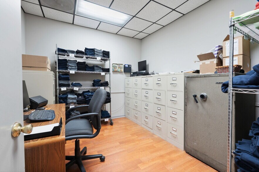 More Photos Of 6735 Whitten Pl, Memphis Service For Sale