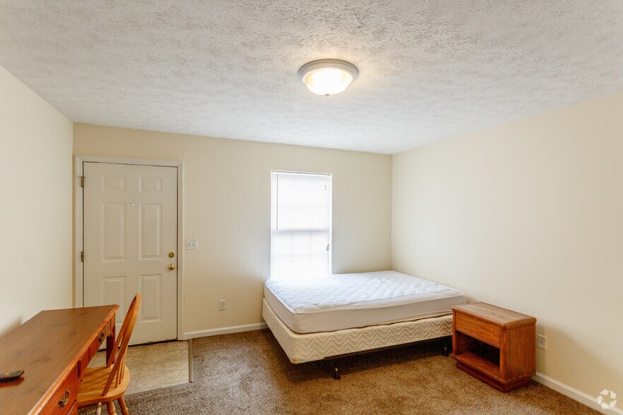 More Photos Of 1238 Sloan St, Murfreesboro Apartments For Sale