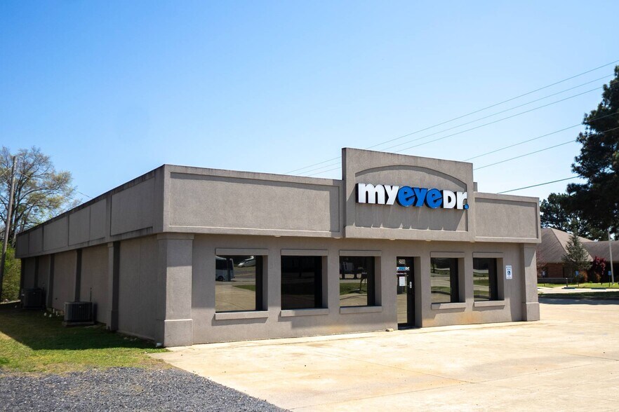 More Photos Of 208 Morrow St S, Mena Medical For Sale