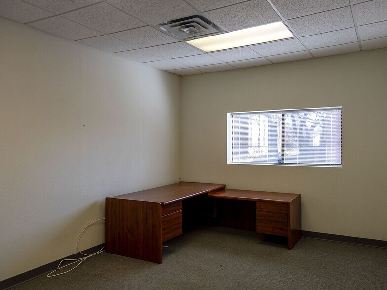 More Photos Of 7250 W Vickery Blvd, Fort Worth Office For Sale
