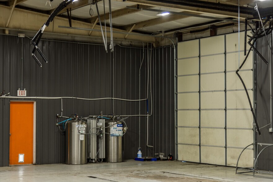 More Photos Of 535 W Poplar St, Fayetteville Warehouse For Lease
