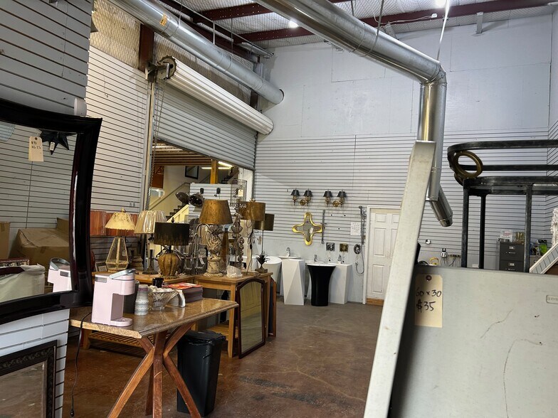 More Photos Of 3879 Fort Worth Hwy, Weatherford Showroom For Sale