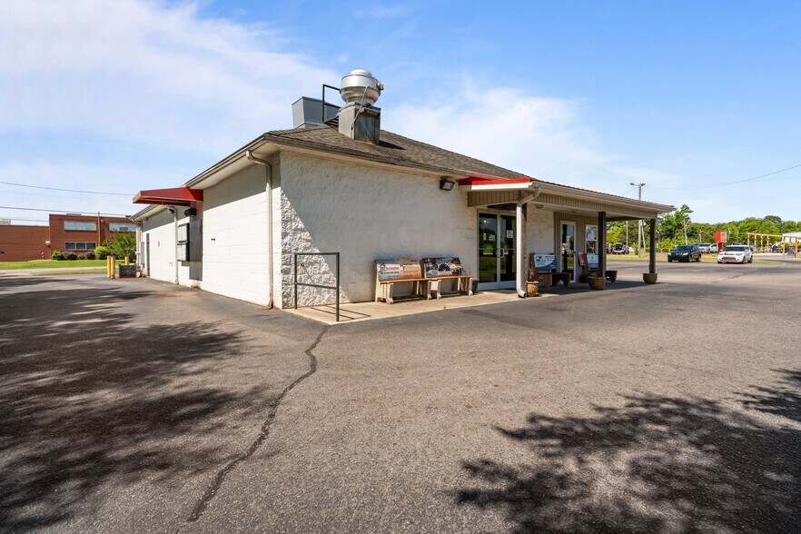 More Photos Of 120 Bank St, Sanford Restaurant For Sale