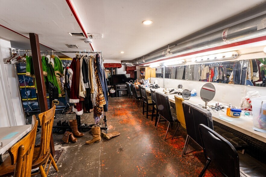 More Photos Of 3014 W Irving Park Rd, Chicago Storefront Retail Residential For Sale