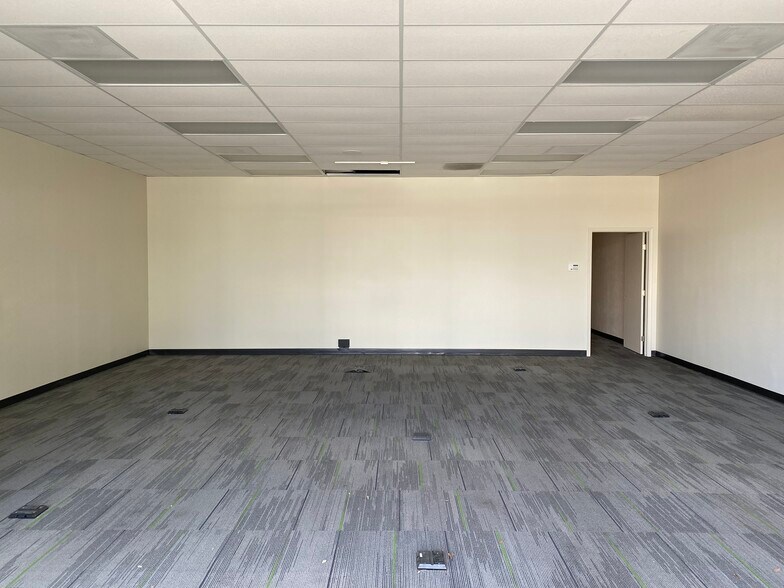 More Photos Of 2590 S Bascom Ave, San Jose Unknown For Lease