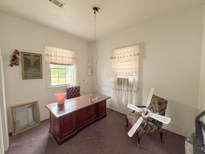 More Photos Of 1107 Spring St, Hot Springs Flex For Sale