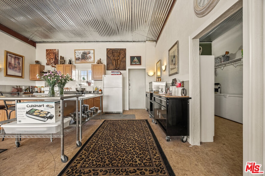 More Photos Of 9025 Camp Rock Rd, Lucerne Valley Veterinarian Kennel For Sale