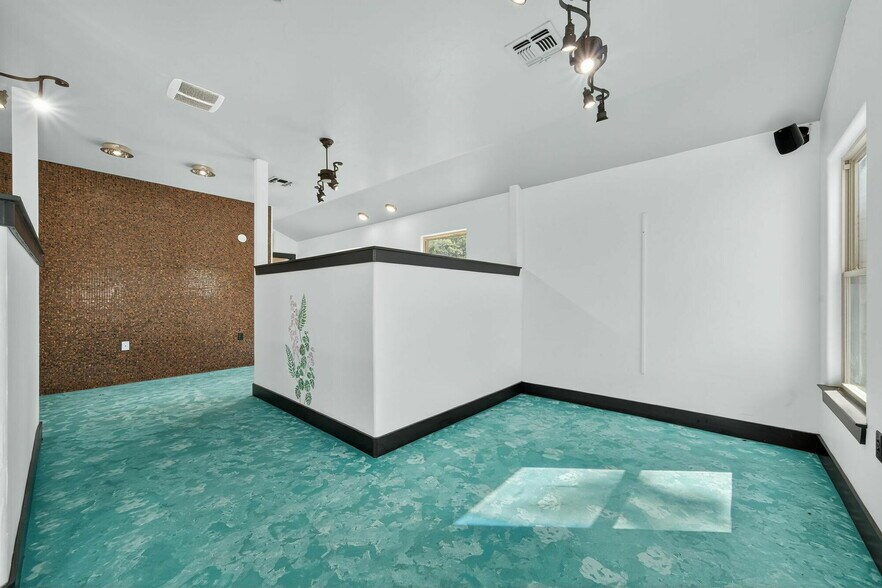 More Photos Of 926 E Blanco Rd, Boerne Office For Lease