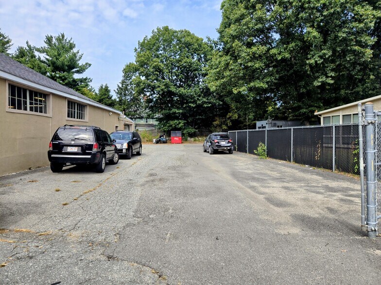 More Photos Of 20 Woodland St, Methuen Auto Repair For Sale