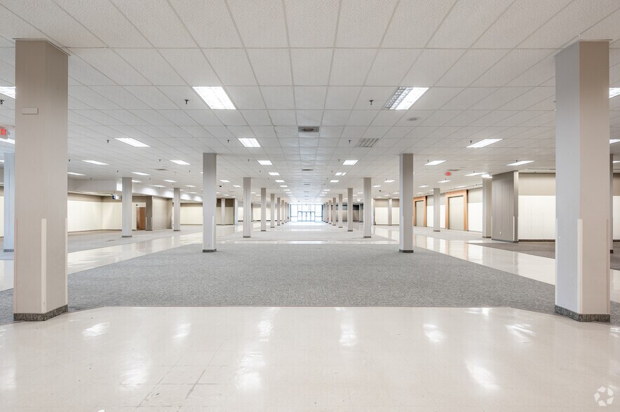 More Photos Of 4800 S Hulen St, Fort Worth Unknown For Lease