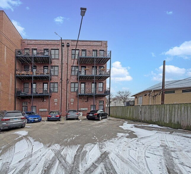 More Photos Of 3722 N Lincoln Ave, Chicago General Retail For Sale