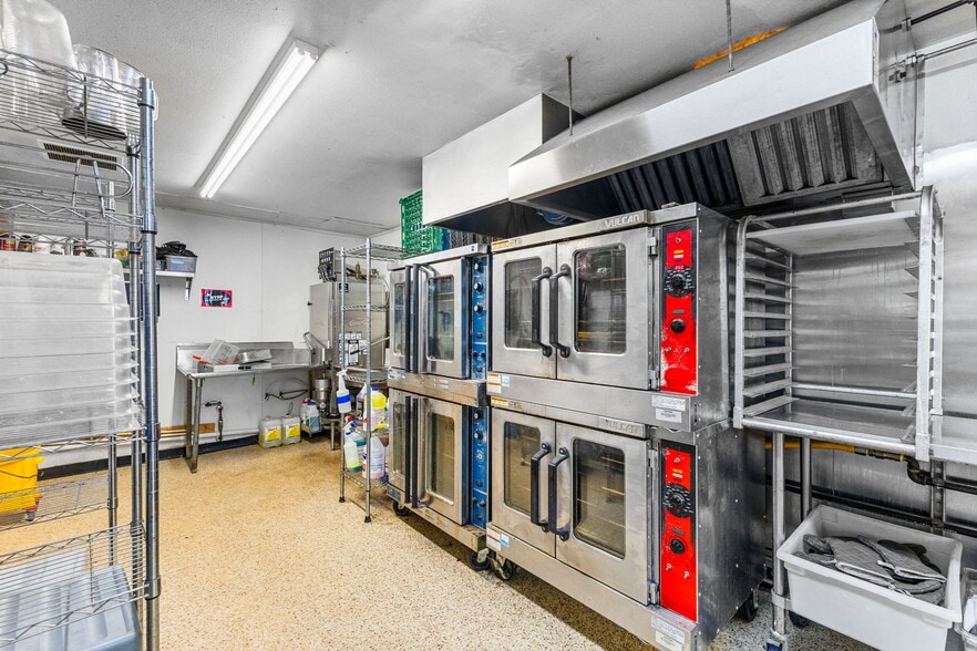 More Photos Of 765 Liberty St SE, Salem Freestanding For Sale