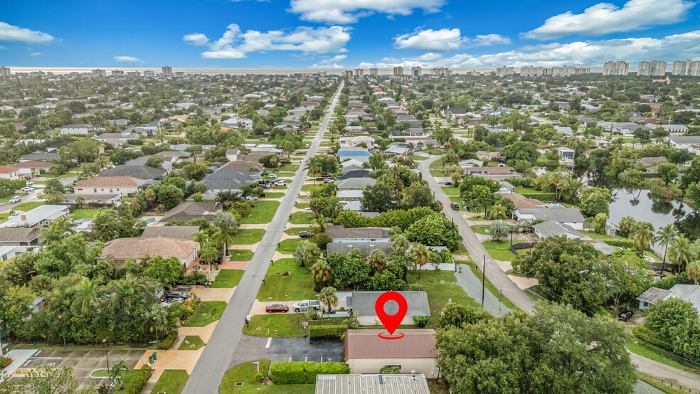 More Photos Of 871 106th Ave N, Naples Medical For Sale