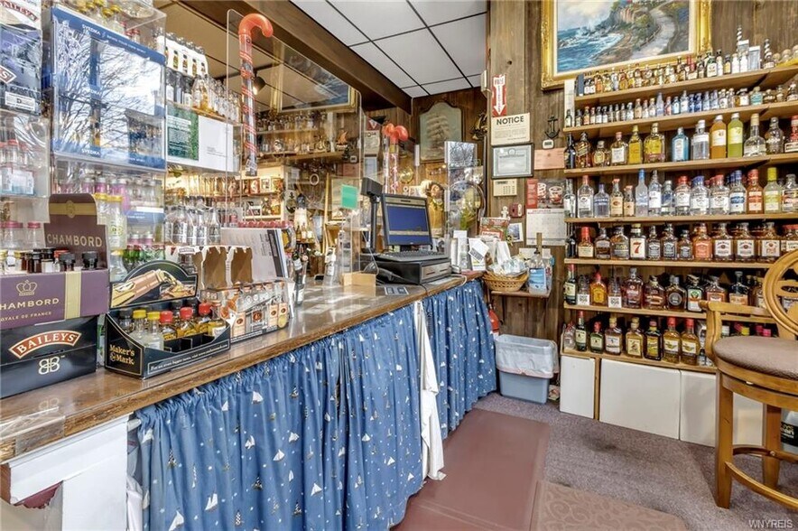 More Photos Of 113 Lockport St, Youngstown General Retail For Sale