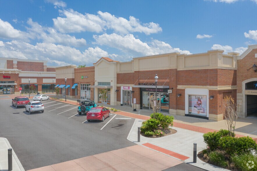 More Photos Of 300 Indian Lake Blvd, Hendersonville Unknown For Lease