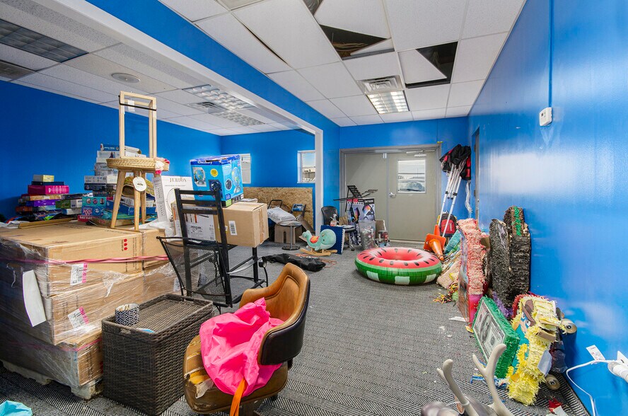 More Photos Of 25315 Kean St, Dearborn Industrial For Lease