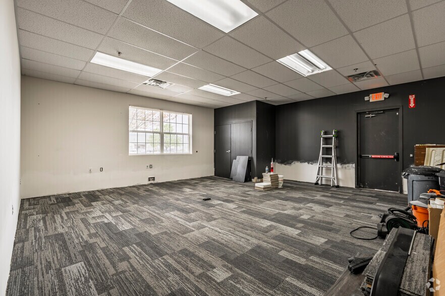 More Photos Of 8161 Executive Ct, Lansing Medical For Lease