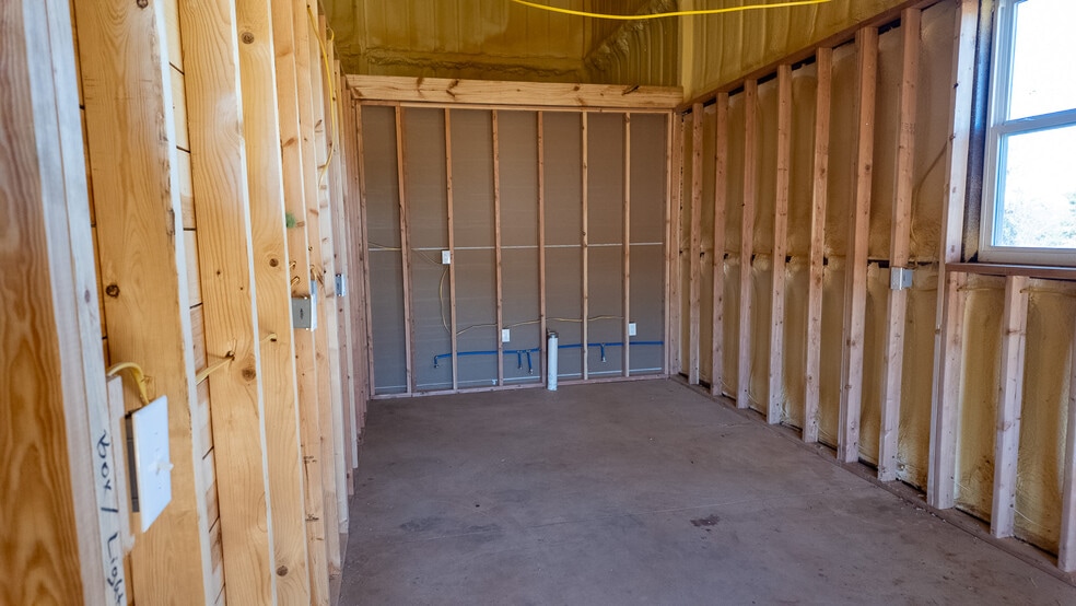 More Photos Of 625 Koloa Ave, Edmond Warehouse For Sale