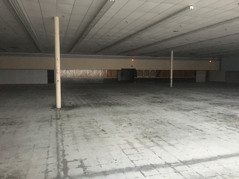 More Photos Of 1941-2039 Main St, Brockton Unknown For Lease