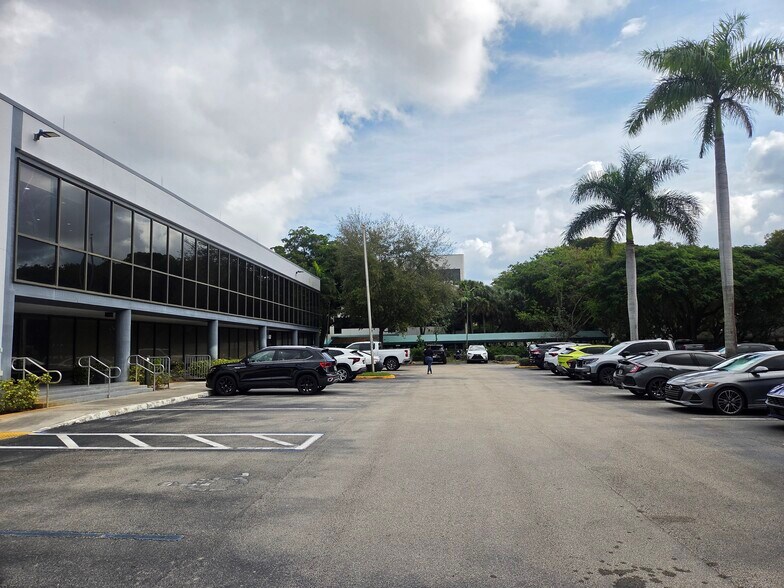 More Photos Of 2201 NW Corporate Blvd, Boca Raton Medical For Lease