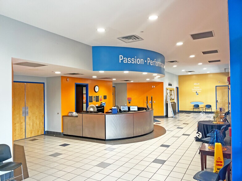 More Photos Of 19500 S Dixie Hwy, Miami Office For Lease