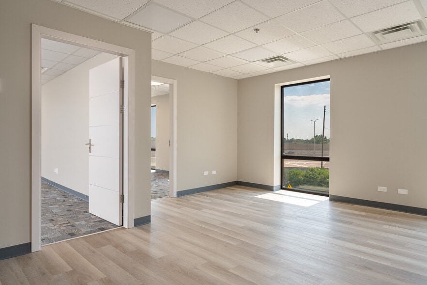More Photos Of 9950 Lawrence Ave, Schiller Park Office For Lease