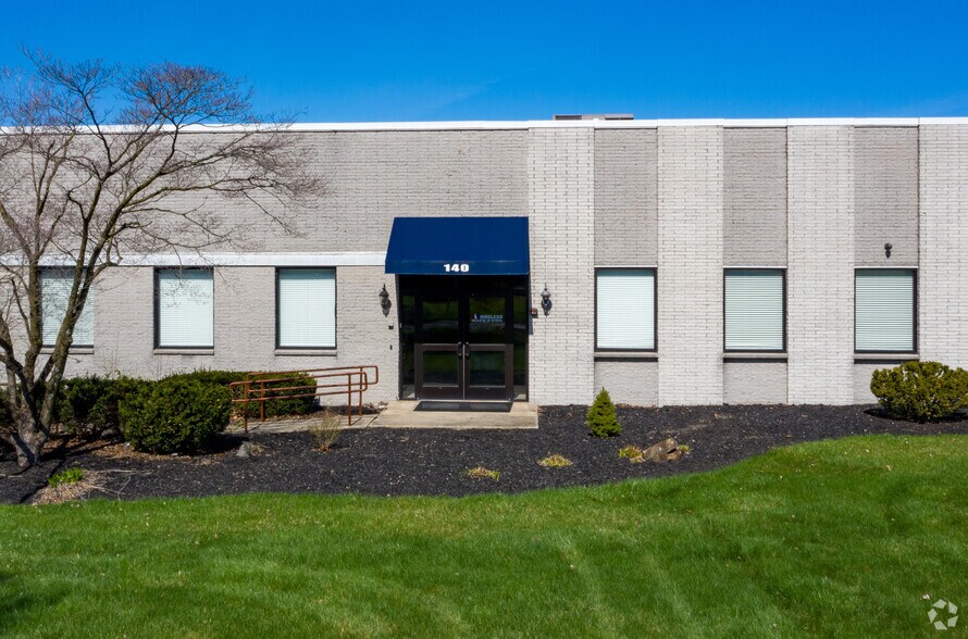 More Photos Of 140 Commerce Dr, Montgomeryville Manufacturing For Lease