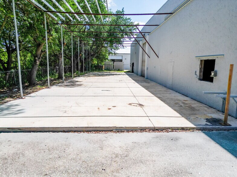 More Photos Of 5524 Independence Ct, Punta Gorda Warehouse For Sale