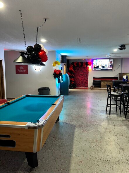 More Photos Of 1134 Lee St, Zanesville Bar For Sale