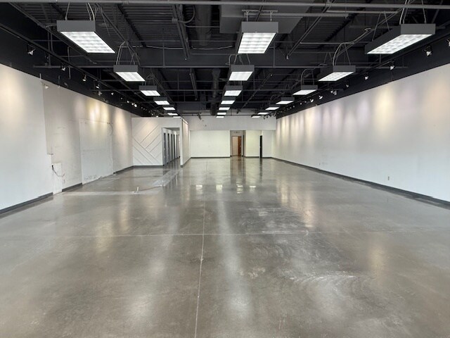 More Photos Of 1724 E Battlefield St, Springfield Storefront For Lease