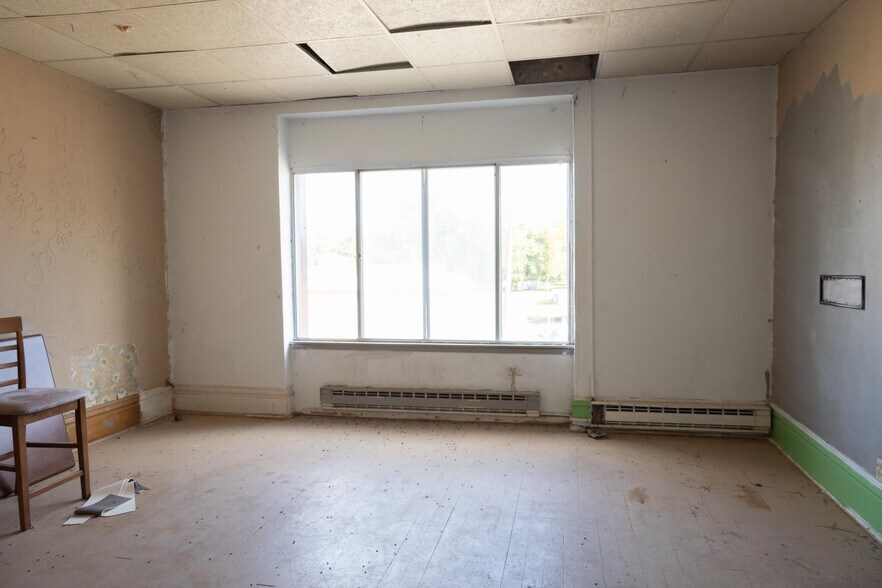 More Photos Of 103 W Main St, Hardwick Restaurant For Sale