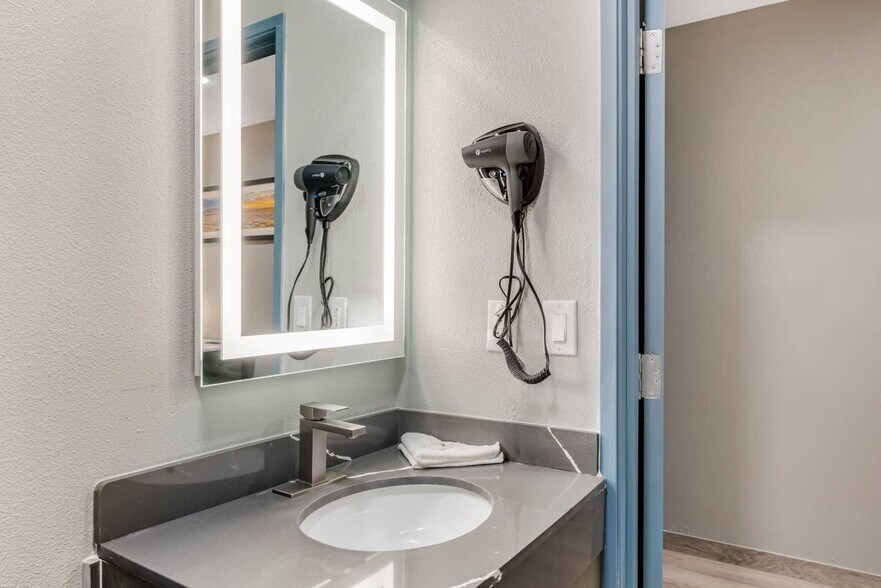 More Photos Of 412 US-70, Ruidoso Hotel For Sale
