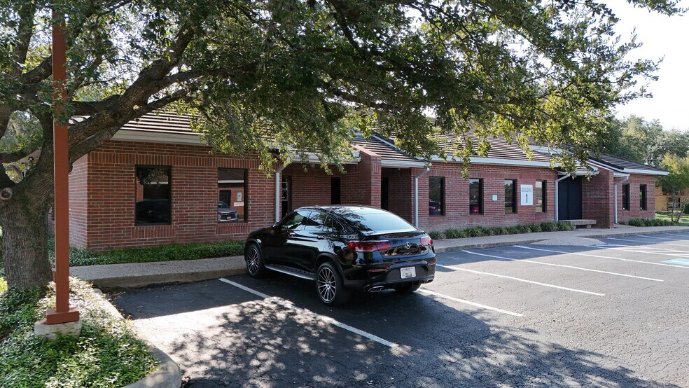 More Photos Of 4025-1 E Southcross Blvd, San Antonio Unknown For Lease