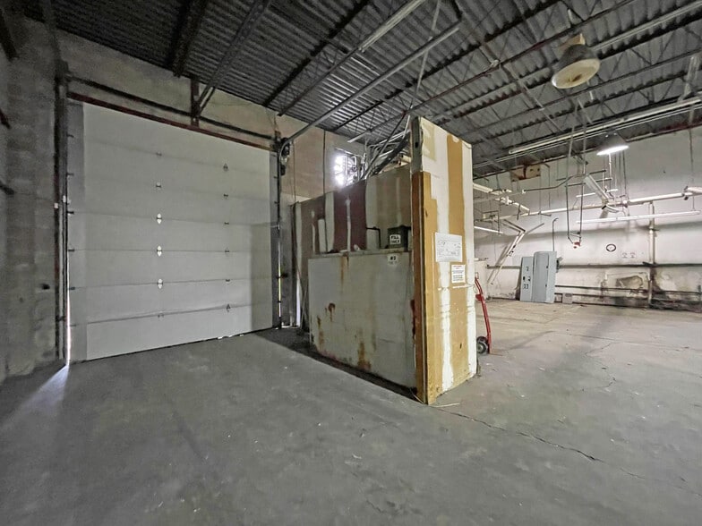 More Photos Of 75 E Jefryn Blvd, Deer Park Warehouse For Sale