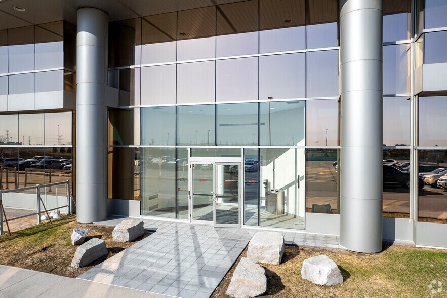 More Photos Of 123 Commerce Valley Dr E, Markham Office For Lease