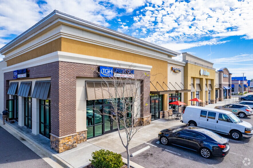 More Photos Of 40545 US Highway 19 N, Tarpon Springs Storefront For Lease