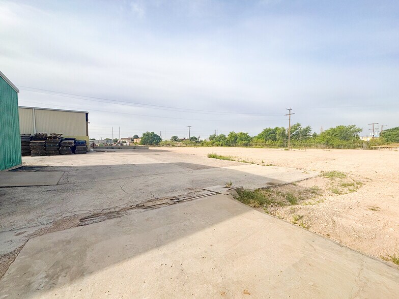 More Photos Of 3803 Mankins Ave, Odessa Warehouse For Sale