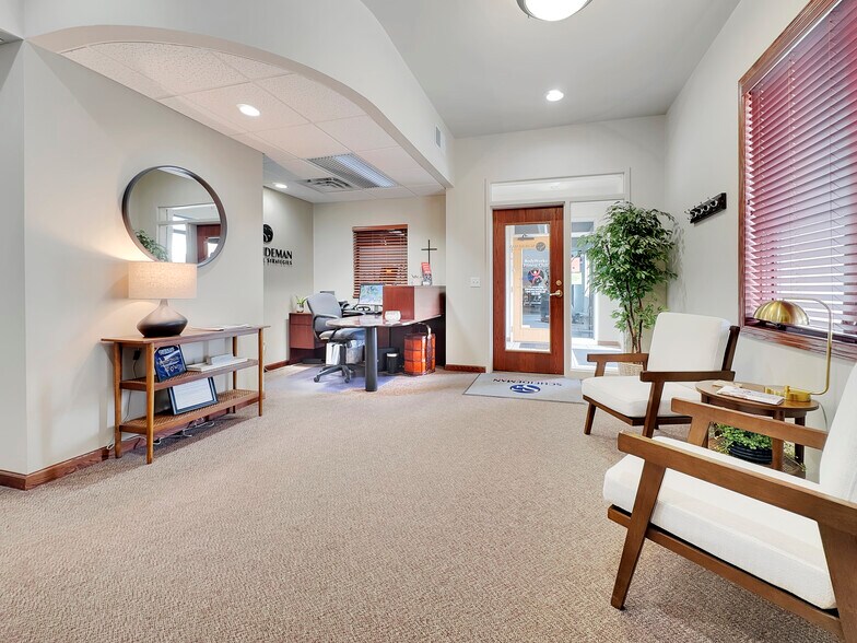 More Photos Of 808 4th St NE, Hampton Office For Sale