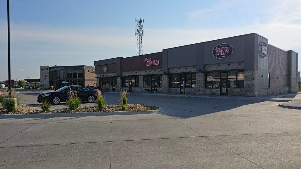 More Photos Of 3070-3094 Floyd Blvd, Sioux City General Retail For Lease