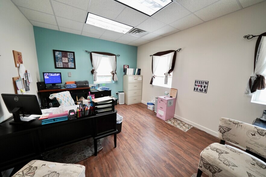 More Photos Of 21 North St, Hartly General Retail For Sale
