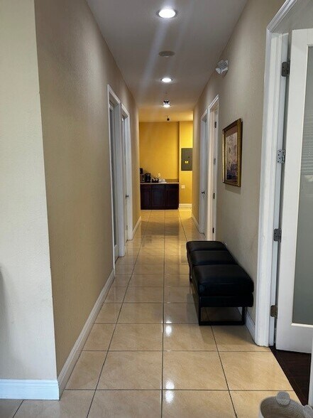 More Photos Of 618 SW 3rd St, Cape Coral Office For Lease