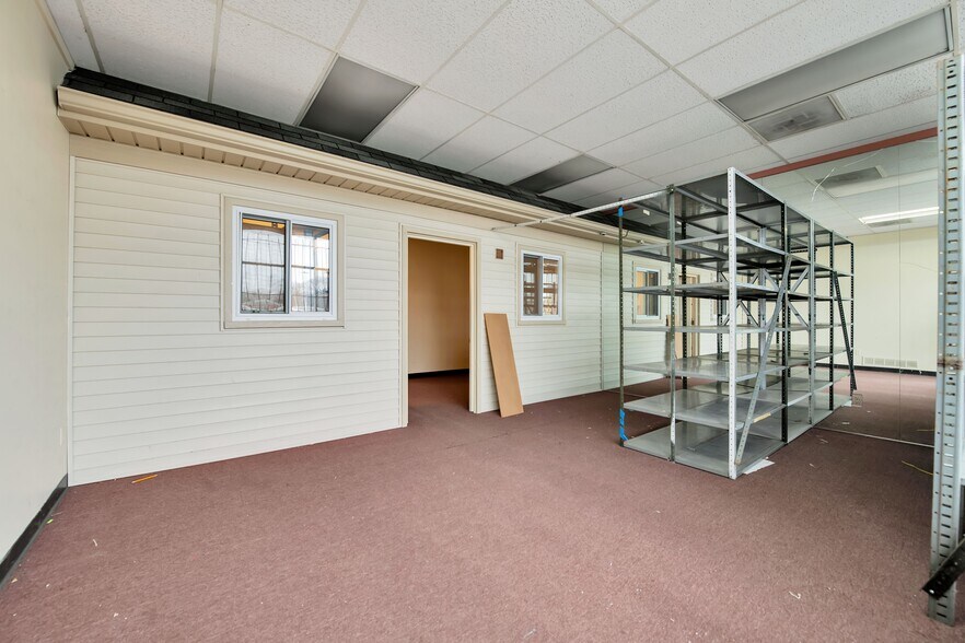 More Photos Of 307-341 E 11 Mile Rd, Madison Heights Freestanding For Sale