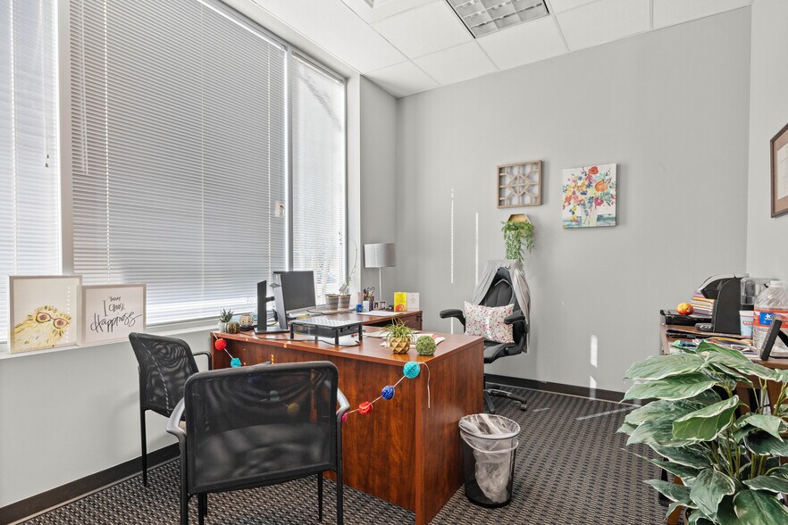 More Photos Of 9300 United Dr, Austin Unknown For Lease