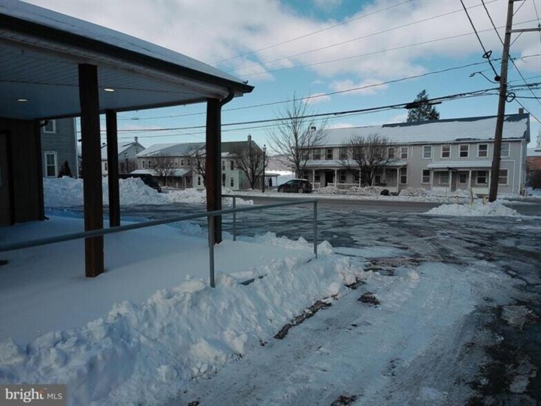 More Photos Of 2 W Market St, Gratz Storefront Retail Residential For Lease