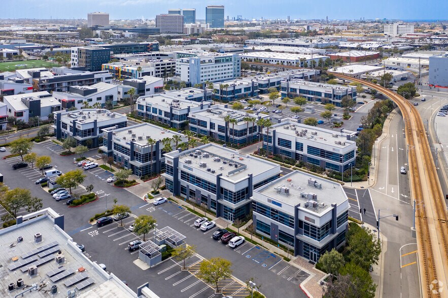 More Photos Of 880 Parkview Dr N, El Segundo Office For Sale