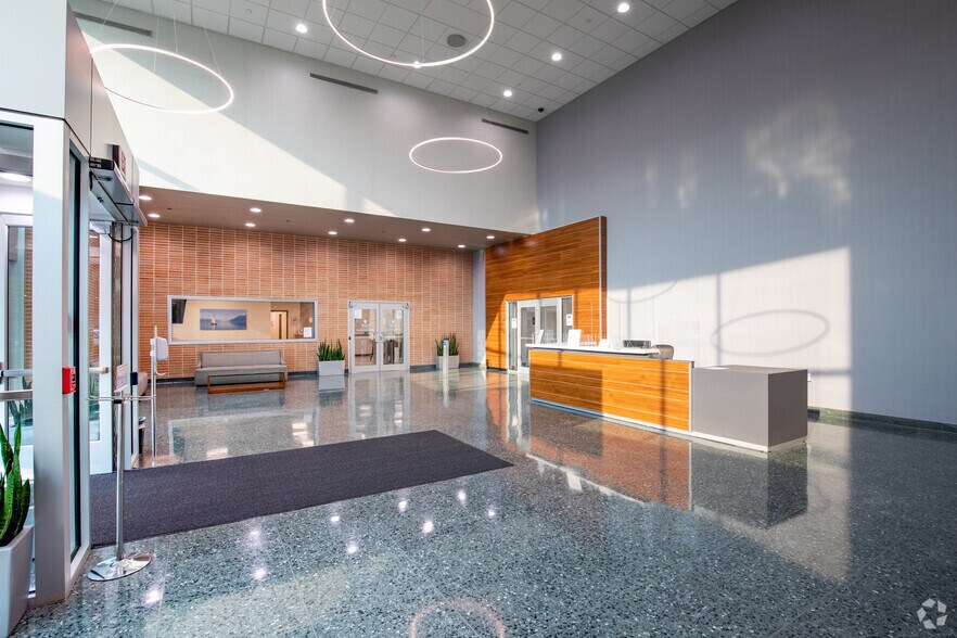 More Photos Of 500 Commack Rd, Commack Research And Development For Lease