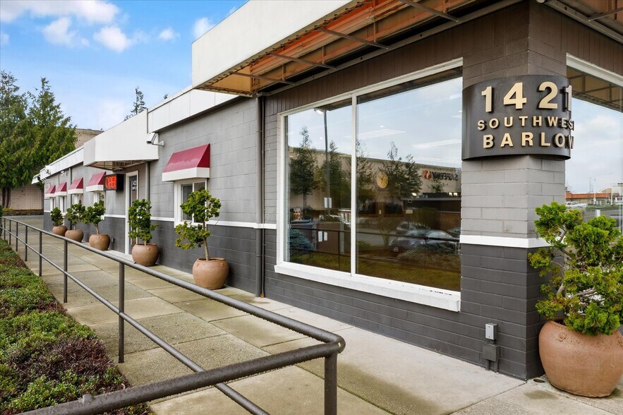 More Photos Of 1421 SW Barlow St, Oak Harbor General Retail For Sale