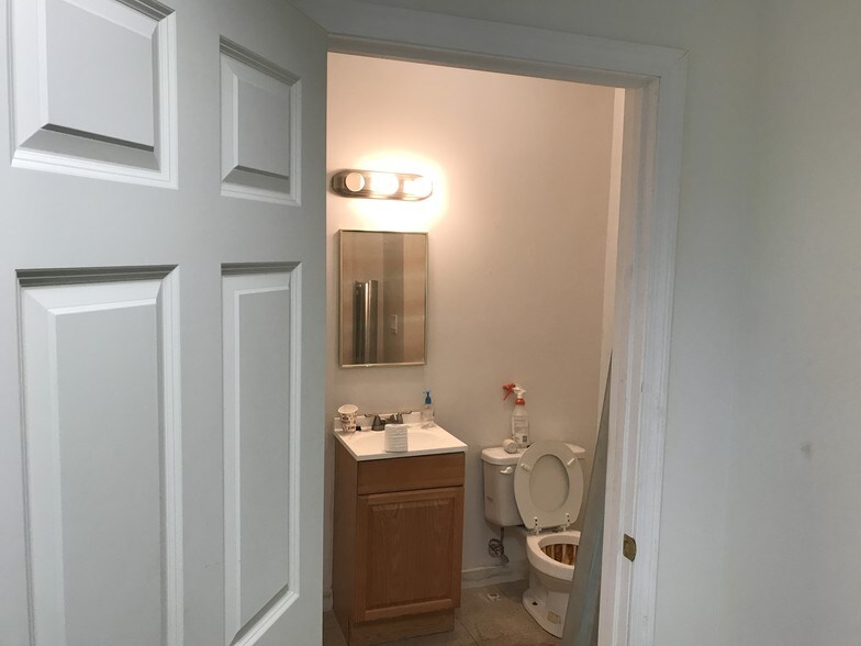 More Photos Of 57 Nashua St, Leominster Light Manufacturing For Lease